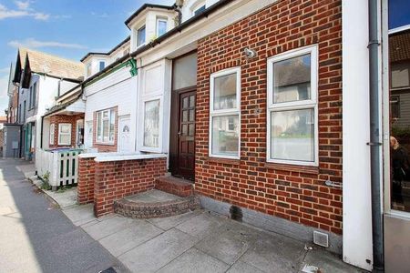 Risborough Lane, Folkestone, CT19 - Photo 2