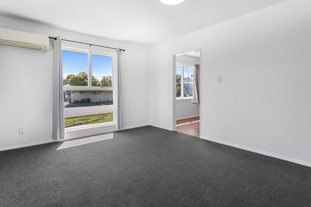 Comfortable 3-Bedroom Home – Lawns Included! Halswell - Photo 3