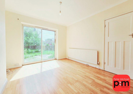 3 bedroom semi-detached house to rent - Photo 3