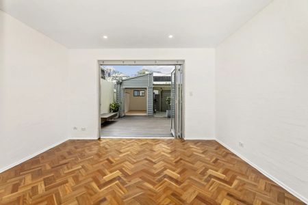 Contemporary indoor to outdoor living plus separate studio. - Photo 2