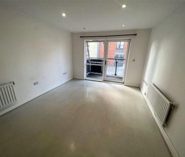 1 Bedroom Flat / Apartment - John Thornycroft Road, Southampton - Photo 3