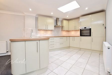 2 bedroom semi-detached house to rent - Photo 4