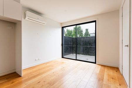 6/16A Leonard Crescent, Ascot Vale VIC 3032 - Photo 2
