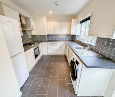 3 bedroom detached bungalow to rent - Photo 3