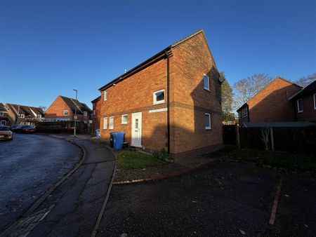 Lushington Close, NORWICH - Photo 2