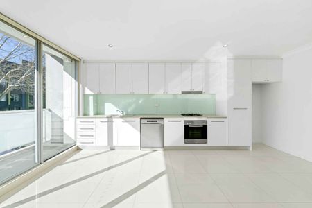 ONE BEDROOM APARTMENT CONVENIENTLY LOCATED - Photo 3