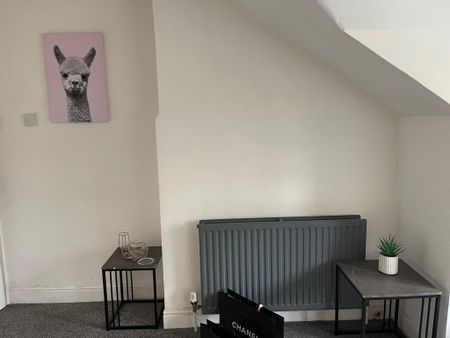 1 bedroom in a house share to rent - Photo 4