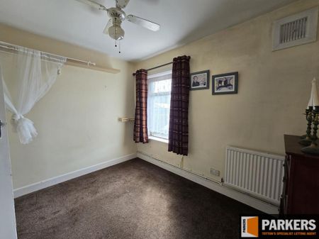 3 bedroom flat to rent - Photo 4