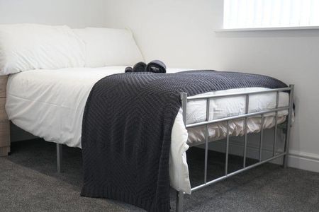 1 bedroom in a house share to rent - Photo 2