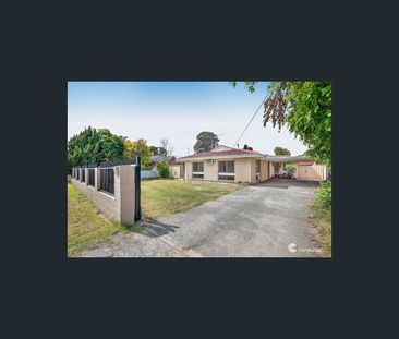 51 Connemara Drive, Thornlie, WA 6108 - Photo 4