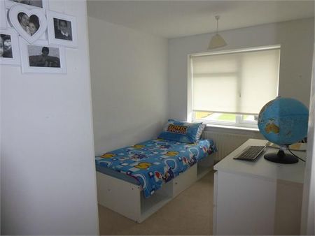 3 bedroom terraced house to rent - Photo 4