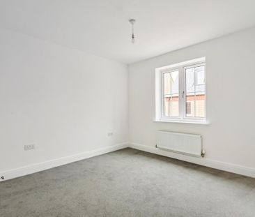 4 bedroom semi-detached house to rent - Photo 2