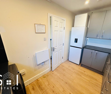 3 bedroom flat to rent - Photo 1