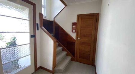 Central two bedroom apartment - Photo 3