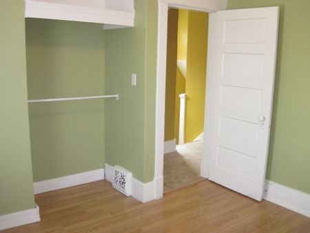 1255 RAE 3 BEDROOMS - Photo 4