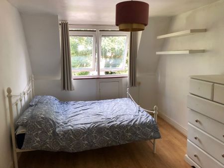 2 Bed Flat, Garratt Lane, SW17 - Photo 2
