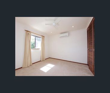 Spacious Townhouse - Photo 4