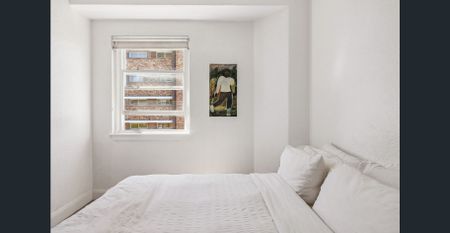 Renovated Art Deco apartment / sunny top-floor aspect - Photo 5