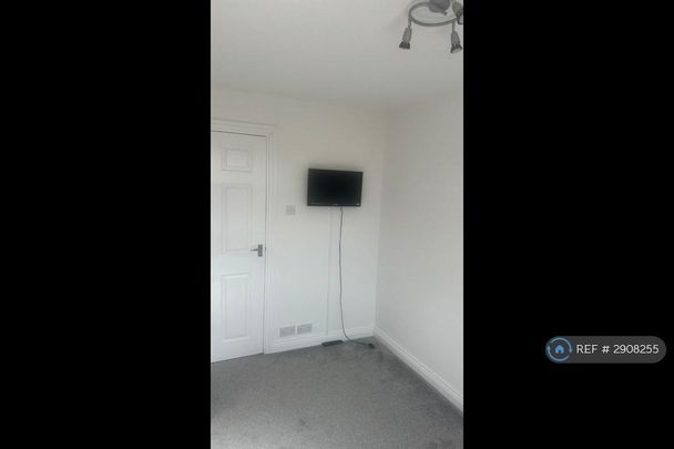 3 bedroom end of terrace house to rent - Photo 1