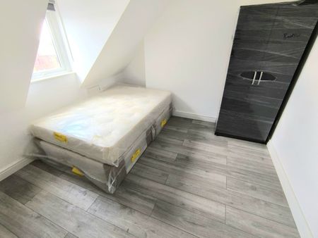 Room in a Shared House, Upper Tooting Road, SW17 - Photo 2