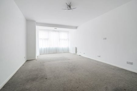 3 bedroom apartment to rent - Photo 4