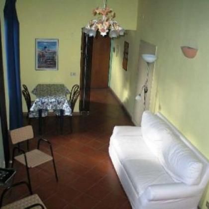 Trastevere-Terrace: 45sqm. Charming studio loft. Entrance, living room, separate kitchen, renovated bath, sleeping loft, large private terrace. Sunny, silent. Ref. 692 - Photo 3