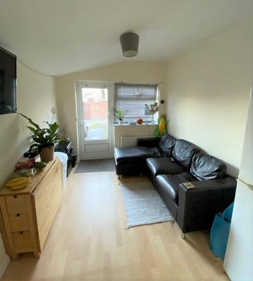 4 bedroom terraced house to rent - Photo 1
