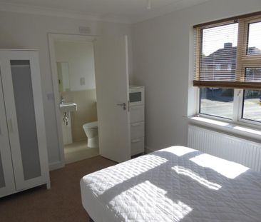 1 bedroom in a house share to rent - Photo 2