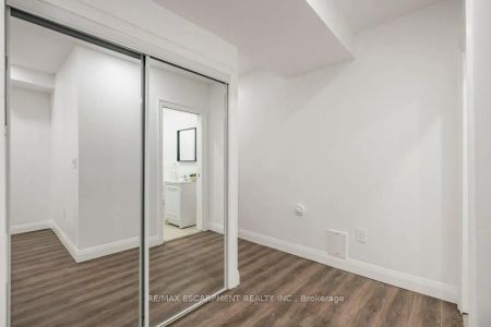 Property For Lease | X9243360 - Photo 5