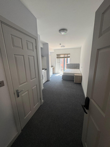 Studio to rent - Photo 2