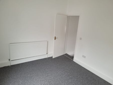 2 Bed Terraced House, Chirkdale St, L4 - Photo 3