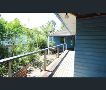 Baby Post War charmer with wrap around verandahs in leafy setting - Photo 5