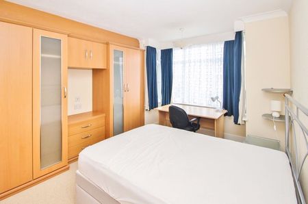 Gorsecliff Road, Winton - Photo 5