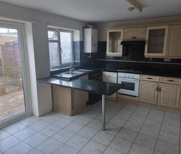 3 bedroom terraced house to rent - Photo 2