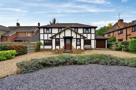 A very well presented family home in the sought after Fisheries Estate in Bray. - Photo 2