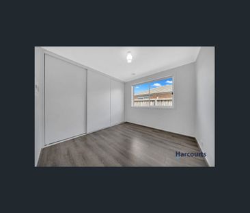 Family Living in Prime Tarneit Location - Photo 2