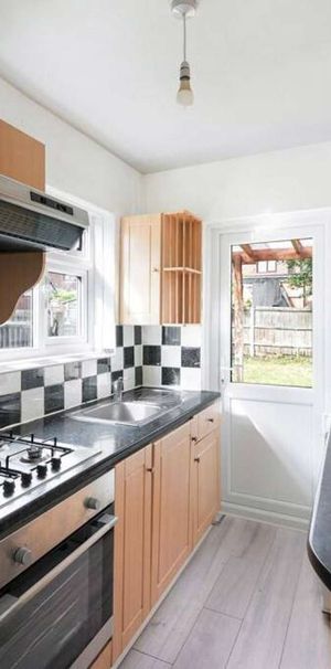 Barnsbury Close Room 3 - Photo 1
