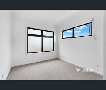 11 Maidenhair Walk, Cranbourne West, Vic 3977 - Photo 4