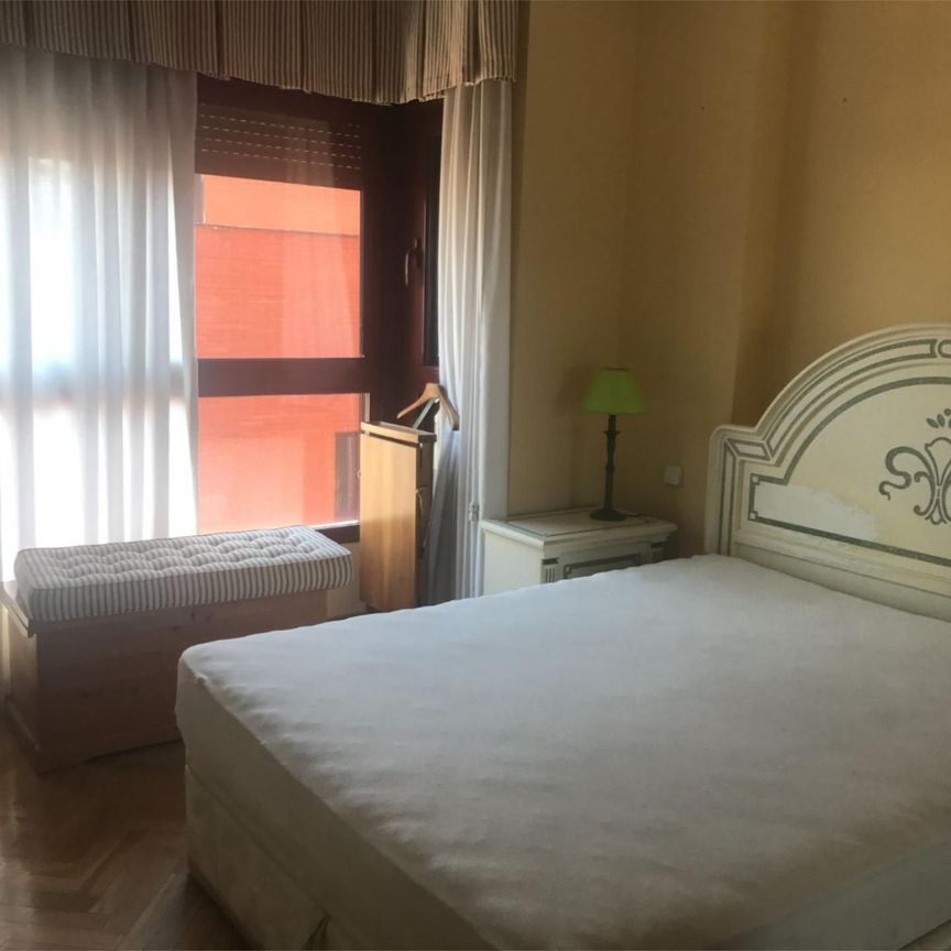 Piso de alquiler en Calle de Josep Pla, 6, Ciudad Jardín - Photo 1