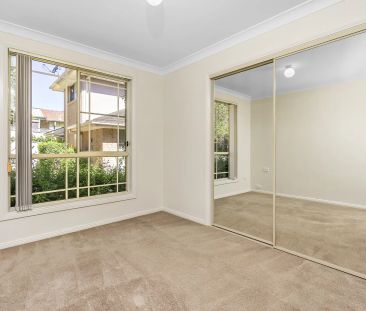 Freshly Painted Two-Bedroom Villa With Garden Maintenance Included - Photo 1