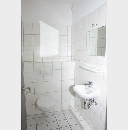 - Große Galeriewohnung mit Parkett - Bad mit Wanne und Dusche - Photo 2