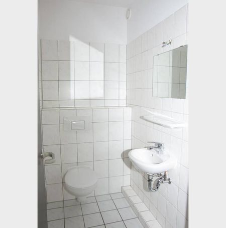 - Große Galeriewohnung mit Parkett - Bad mit Wanne und Dusche - Foto 3