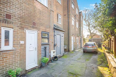 3 bedroom flat to rent - Photo 5