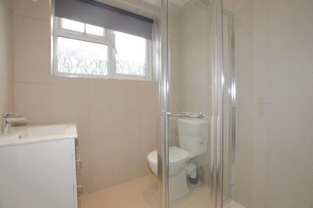 3 bedroom flat to rent - Photo 5