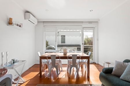 Light-Filled & Spacious in a Boutique Block - Photo 2