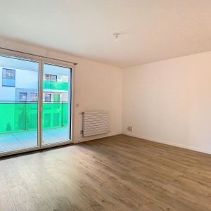 Villeurbanne : Récent T2 avec cuisine équipée, balcon et garage - Photo 2