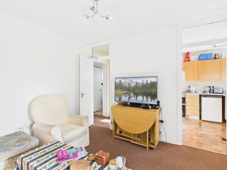 3 bedroom flat to rent - Photo 3