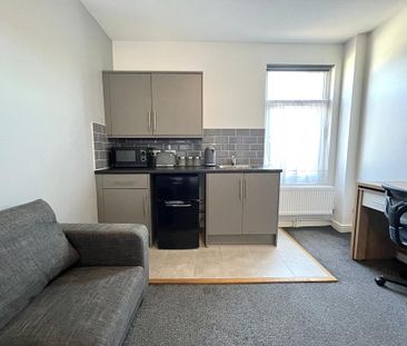 1 bedroom in a house share to rent - Photo 3