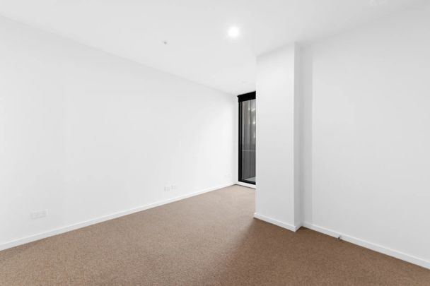 Well-designed and located in prime position - Photo 1