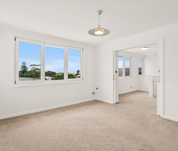 Coastal Charm Meets Modern Comfort in Prime Kiama Location - Photo 1